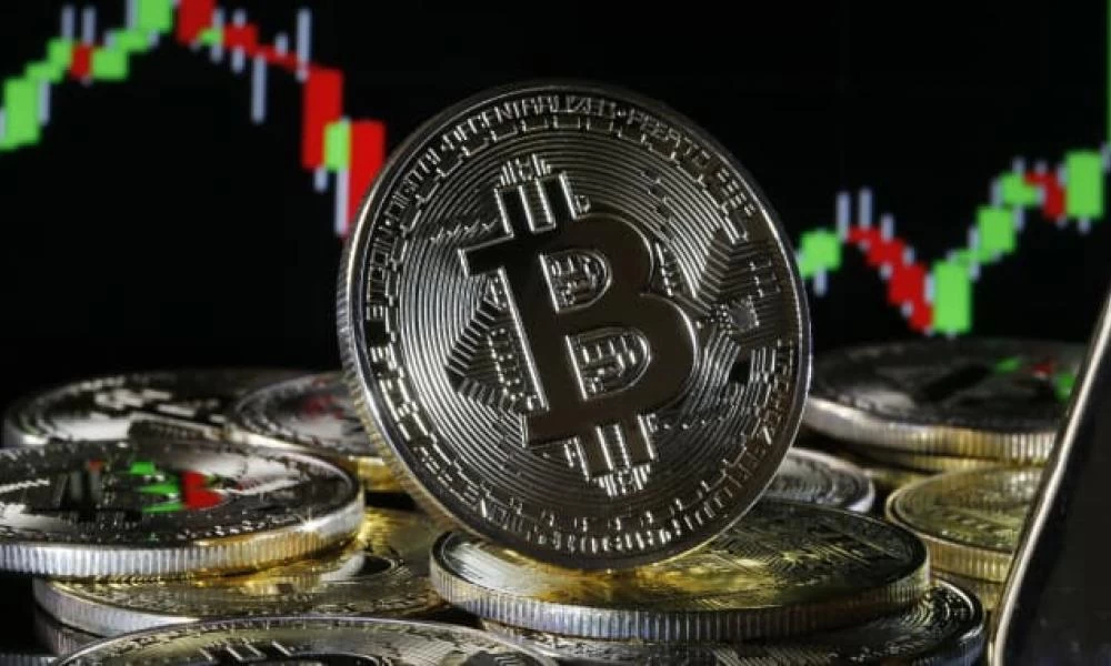 Το Bitcoin «σκαρφάλωσε» στα 50.000 δολάρια